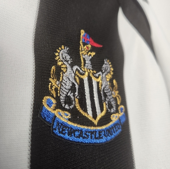 Newcastle United - Home (2005-07) - Medium - Picture 2 of 8